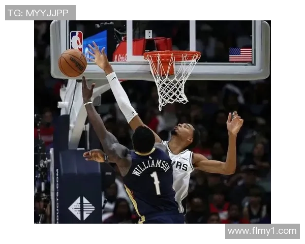 文班亚马首场比赛表现抢眼5次盖帽与字母哥隔扣引发热烈讨论